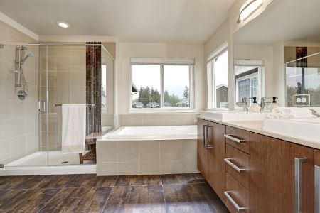 When Is Tub Replacement Better Than Refinishing? Key Factors Homeowners Should Consider
